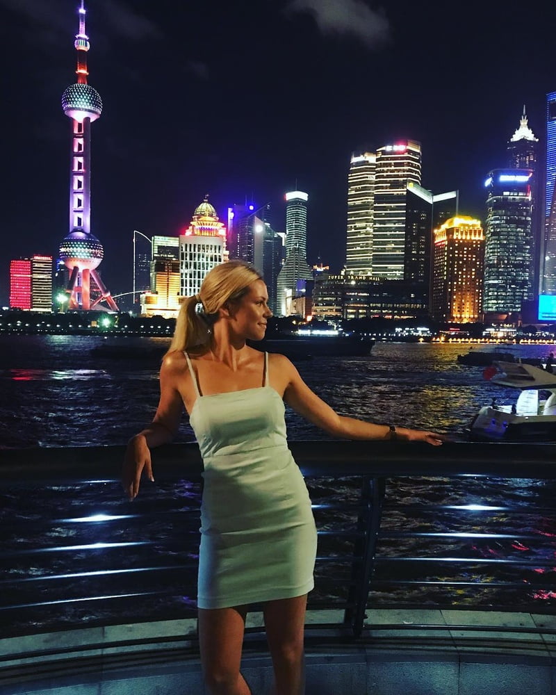 blonde-air-hostess-012