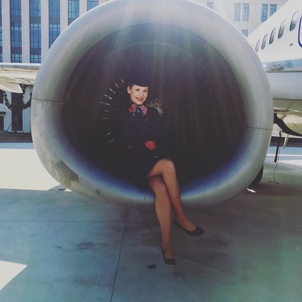 blonde-air-hostess-001