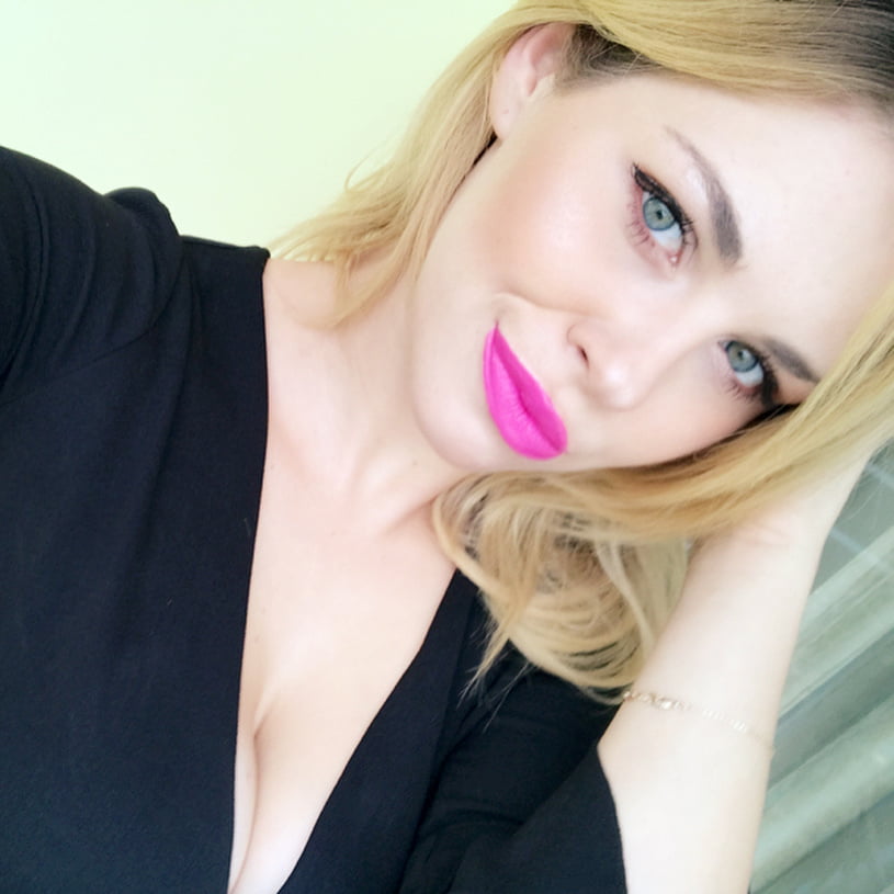 blonde-air-hostess-021