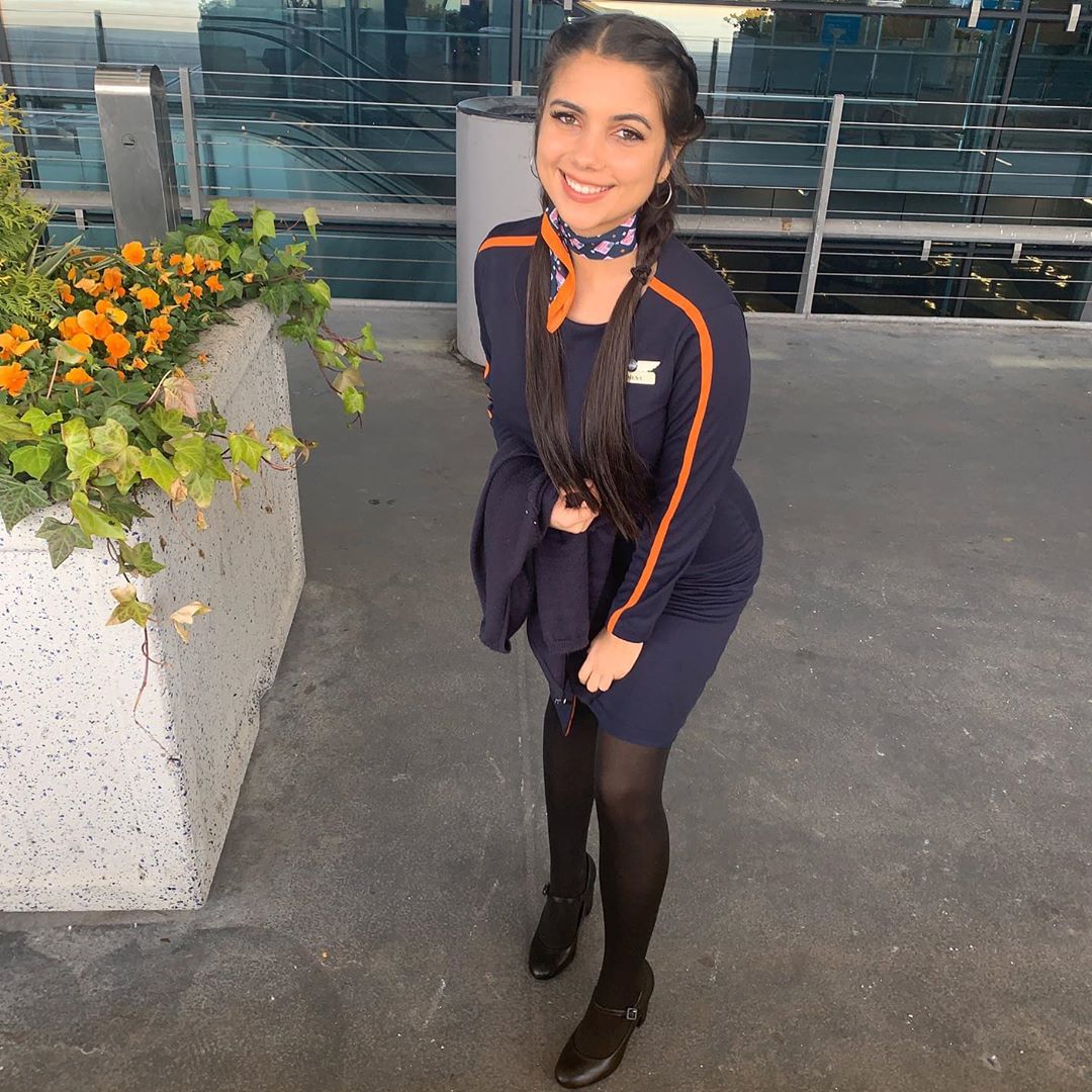 dhotzz-american-air-hostess-030