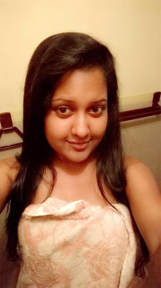 sri-lankan-cute-air-hostess-008