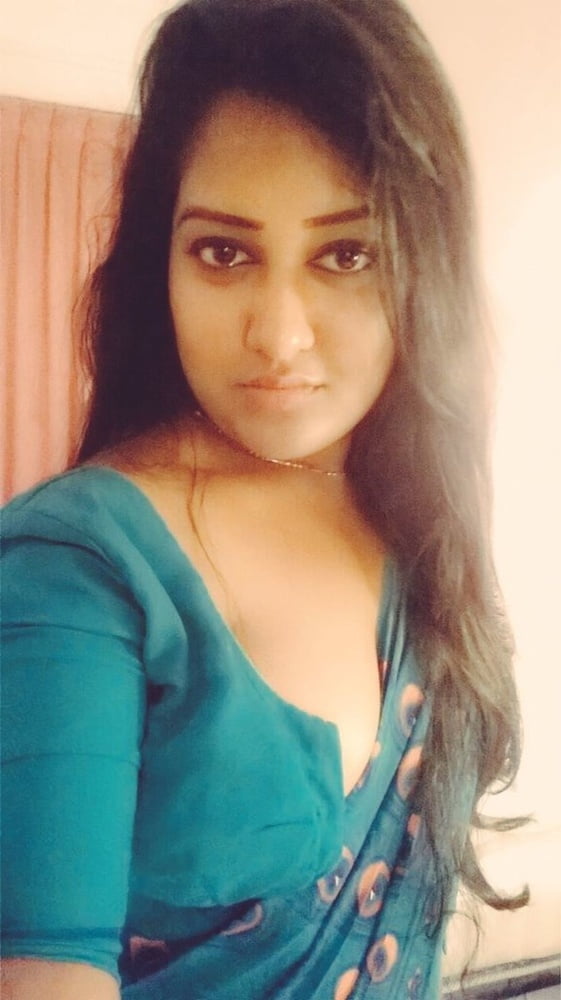 sri-lankan-cute-air-hostess-013