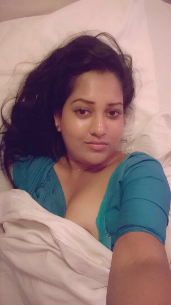 sri-lankan-cute-air-hostess-015